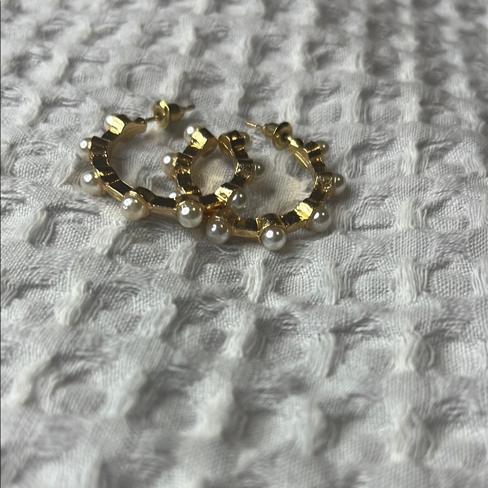Elegant Gold and Pearl Hoop Earrings